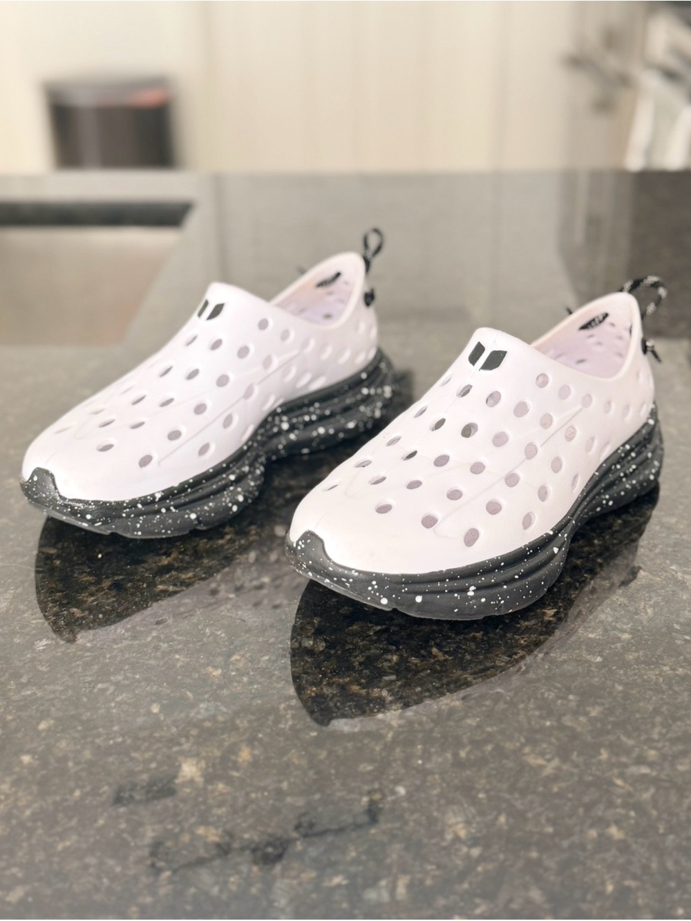 White/black Kane Revive Shoes